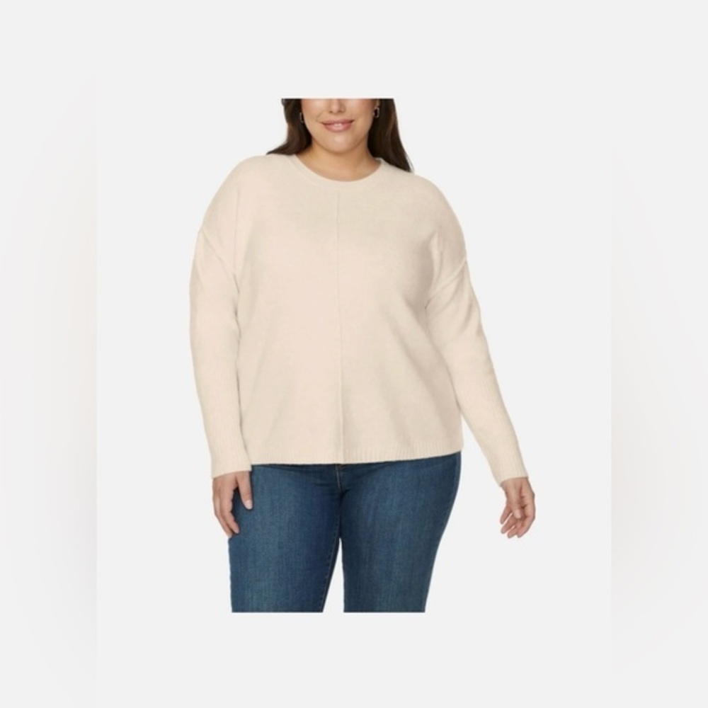 NWT Legendary Outfitters Elegant Women's Cream Crew Neck Sweater